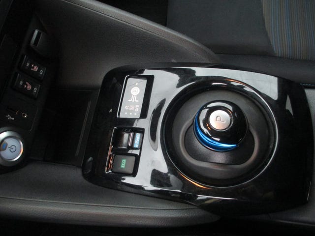 2018 NISSAN LEAF - 18