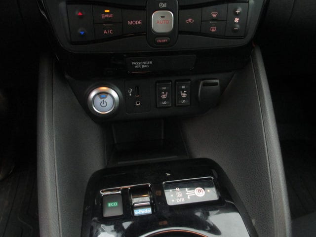 2018 NISSAN LEAF - 17