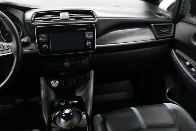 2018 NISSAN LEAF - 17