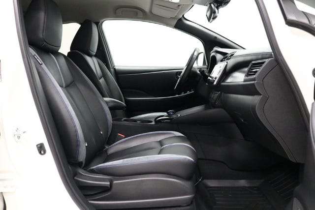 2018 NISSAN LEAF - 18