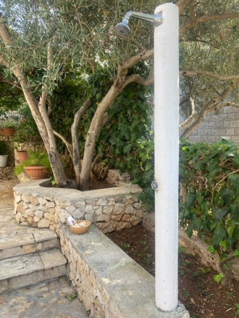 Ute dusj Galleribilde