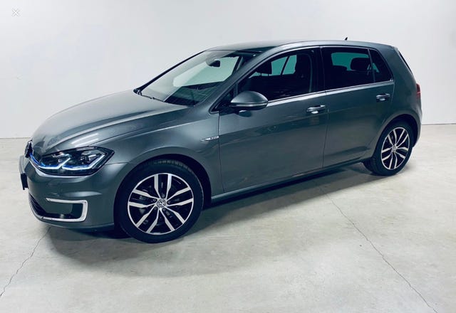 WVWZZZAUZJW911842 2018 VOLKSWAGEN GOLF-0
