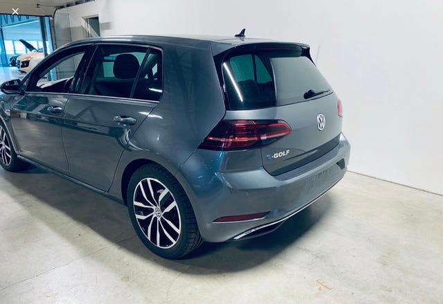 WVWZZZAUZJW911842 2018 VOLKSWAGEN GOLF-2