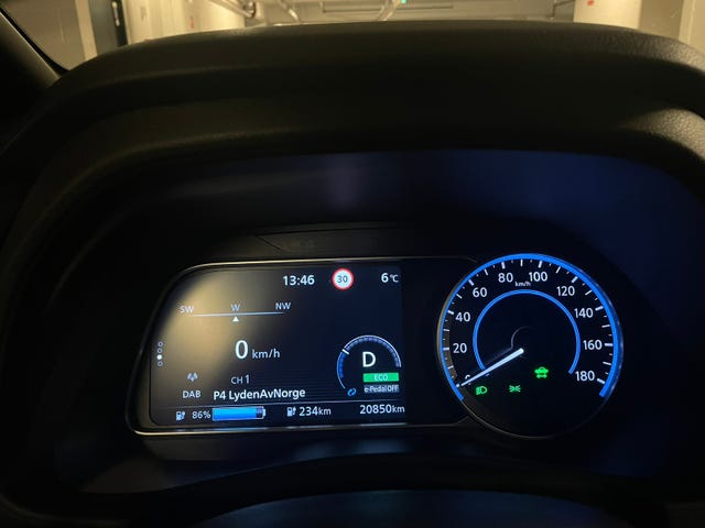2022 NISSAN LEAF - 9