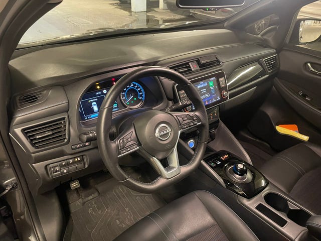 2022 NISSAN LEAF - 8