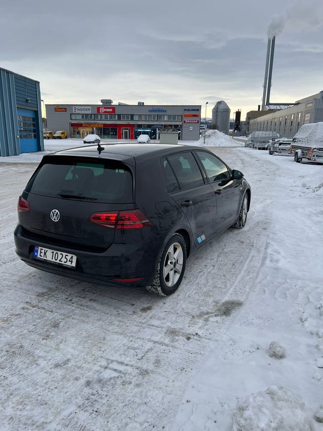 2015 VOLKSWAGEN GOLF - 8