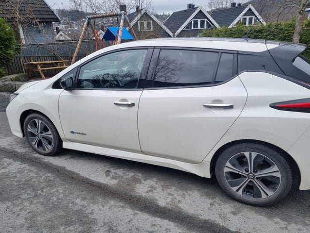 SJNFAAZE1U0006871 2018 NISSAN LEAF-2