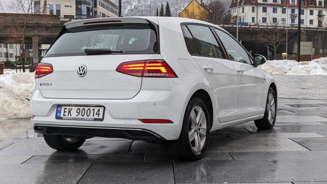 WVWZZZAUZJ8908142 2018 VOLKSWAGEN GOLF-3