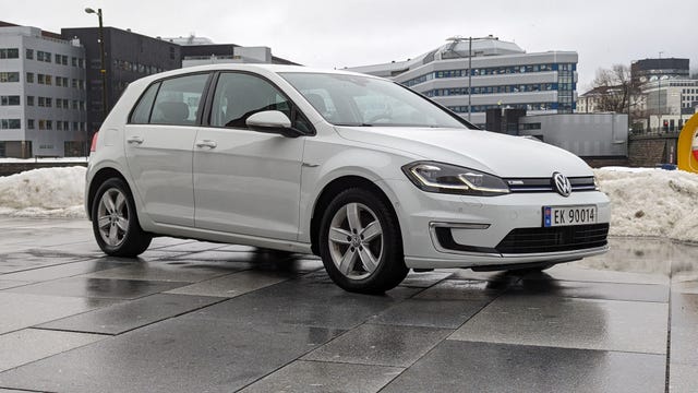 WVWZZZAUZJ8908142 2018 VOLKSWAGEN GOLF-0