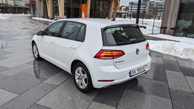 WVWZZZAUZJ8908142 2018 VOLKSWAGEN GOLF-4