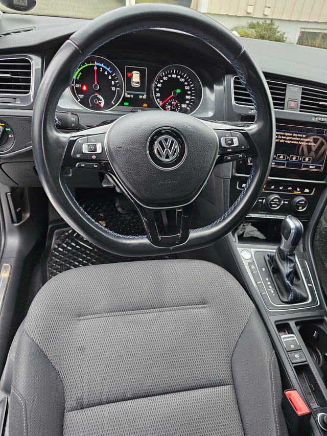 2019 VOLKSWAGEN GOLF - 19