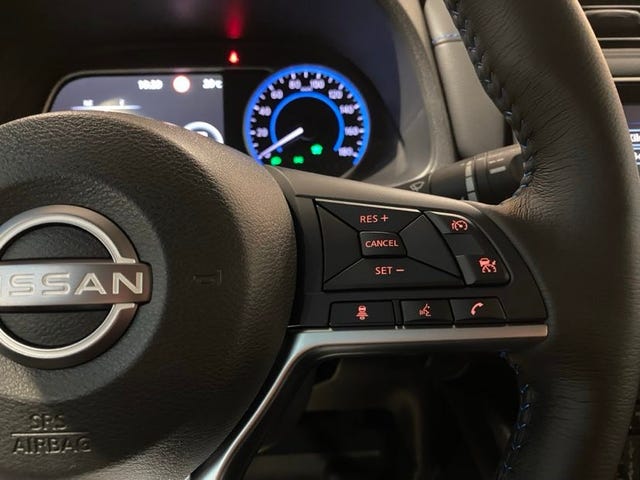 2022 NISSAN LEAF - 10