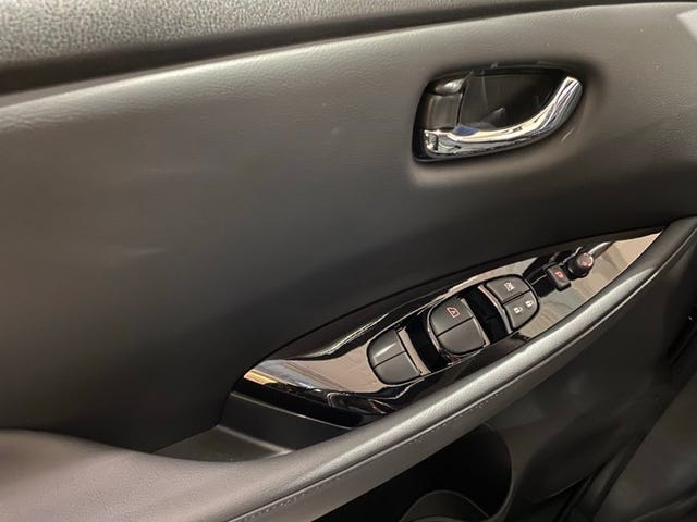2022 NISSAN LEAF - 7