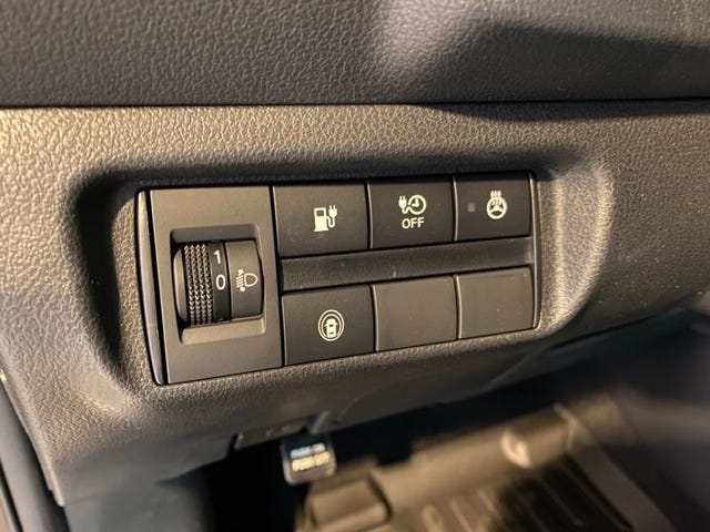2022 NISSAN LEAF - 8