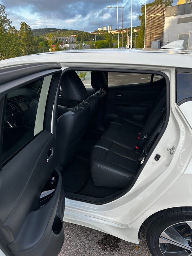 2021 NISSAN LEAF - 24