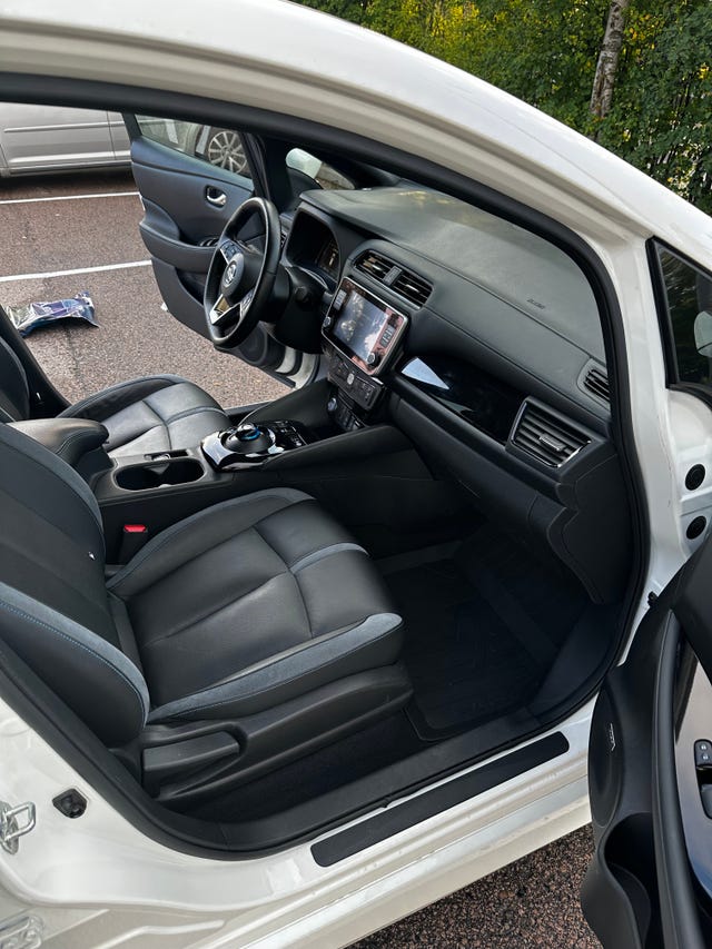 2021 NISSAN LEAF - 27