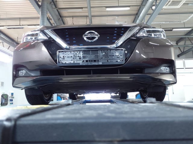 2018 NISSAN LEAF - 18
