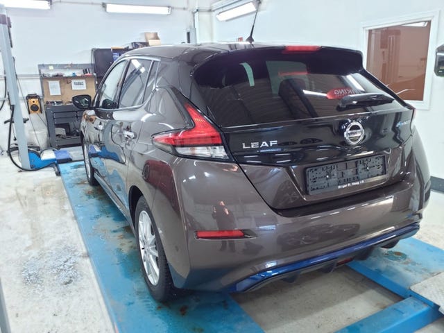 SJNFAAZE1U0024281 2018 NISSAN LEAF-5