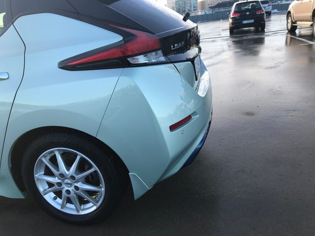 2018 NISSAN LEAF - 32