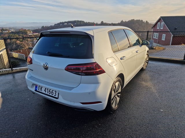 WVWZZZAUZHW952705 2018 VOLKSWAGEN GOLF-4