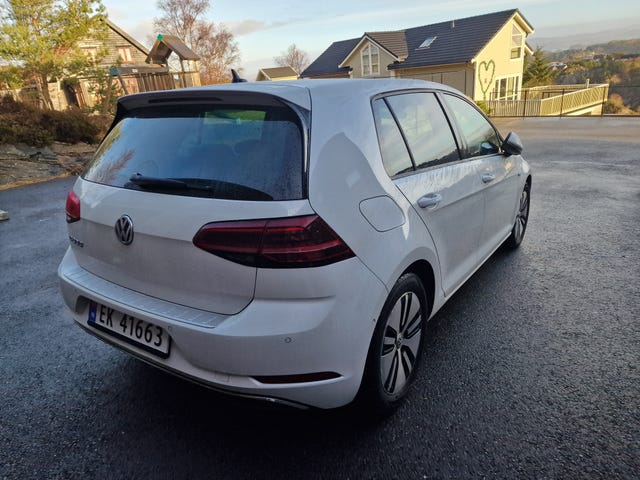 WVWZZZAUZHW952705 2018 VOLKSWAGEN GOLF-2