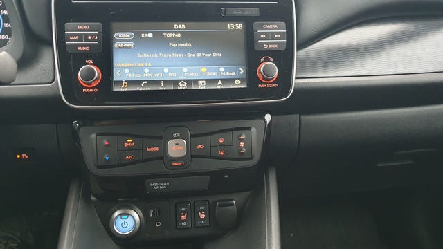 2018 NISSAN LEAF - 10