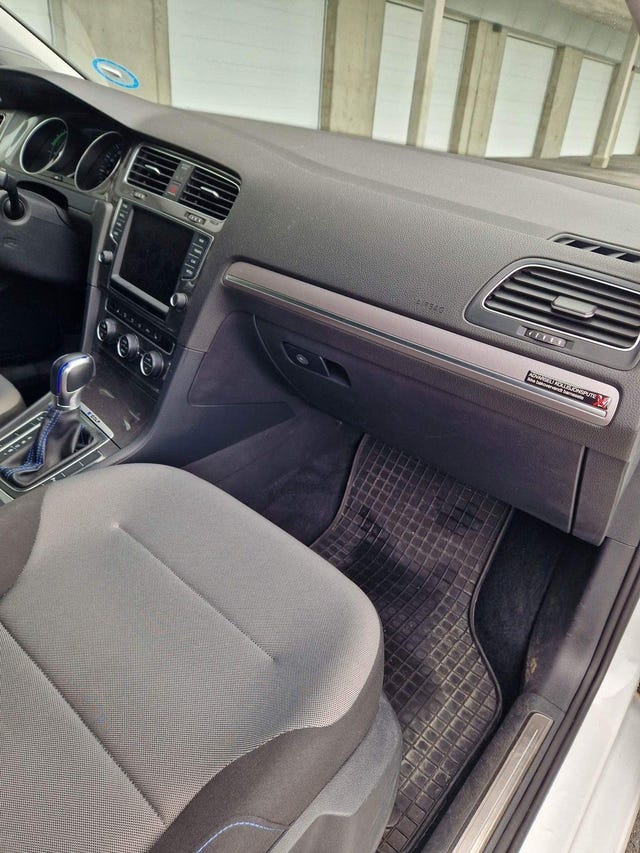 2015 VOLKSWAGEN GOLF - 11