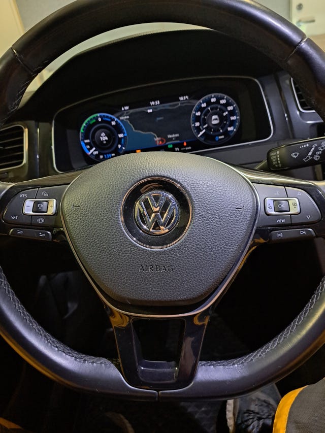 2019 VOLKSWAGEN GOLF - 16