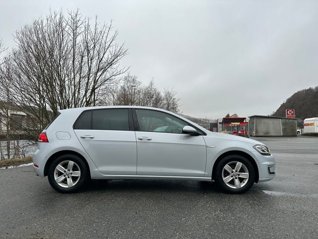 WVWZZZAUZJ8905285 2018 VOLKSWAGEN GOLF-2