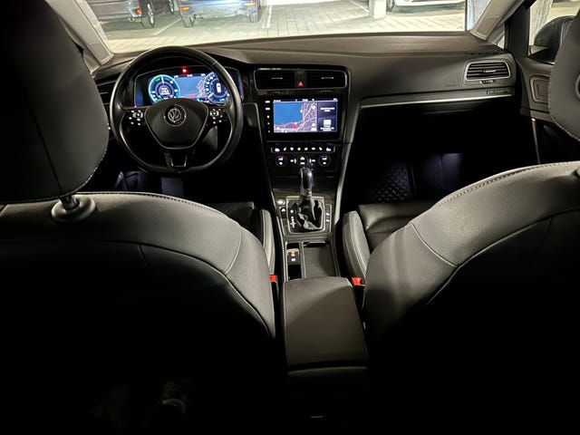 WVWZZZAUZJW900863 2018 VOLKSWAGEN GOLF-2