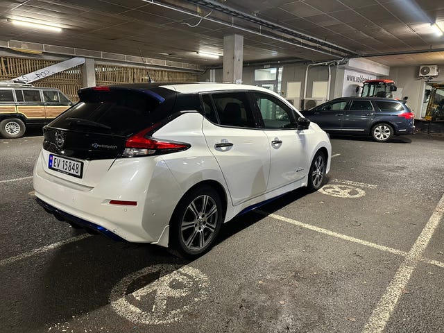 SJNFAAZE1U0017706 2018 NISSAN LEAF-3