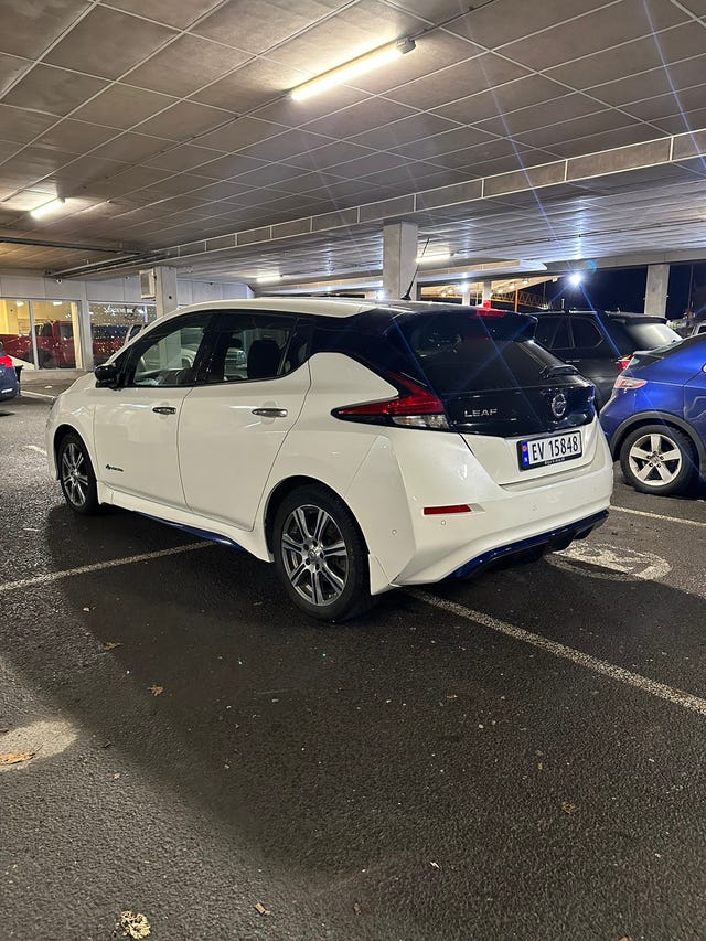 SJNFAAZE1U0017706 2018 NISSAN LEAF-2