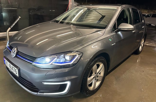 WVWZZZAUZJW900863 2018 VOLKSWAGEN GOLF-1
