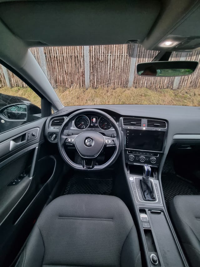 2019 VOLKSWAGEN GOLF - 19