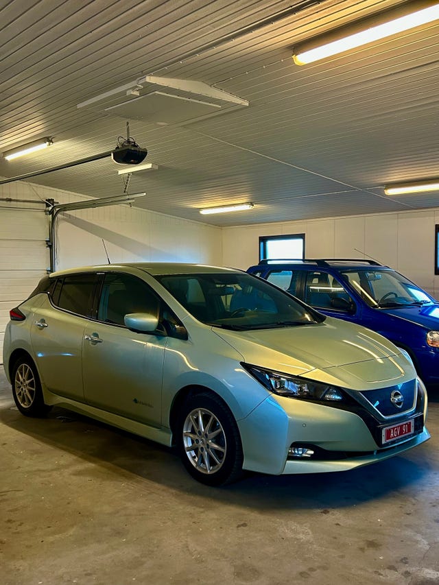 SJNFAAZE1U0010793 2018 NISSAN LEAF-2