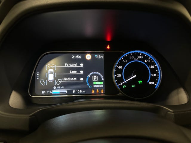 2022 NISSAN LEAF - 26