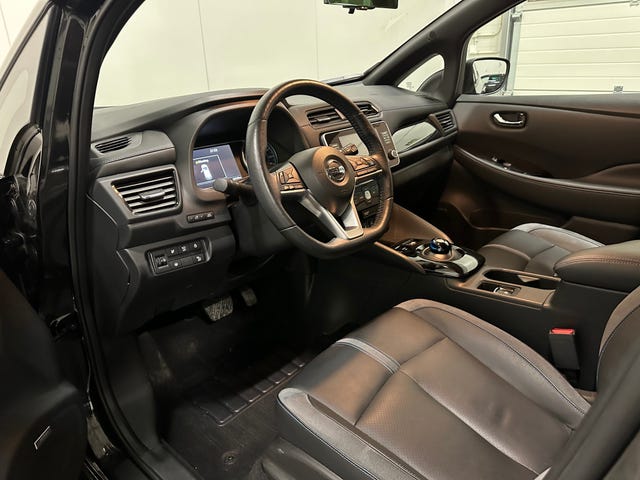 2022 NISSAN LEAF - 19