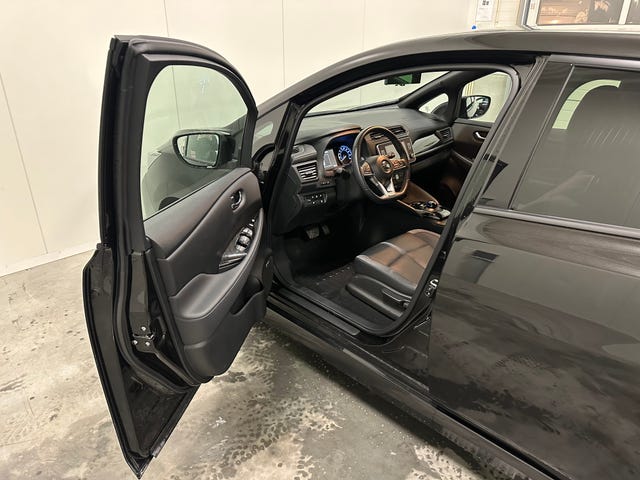 2022 NISSAN LEAF - 18