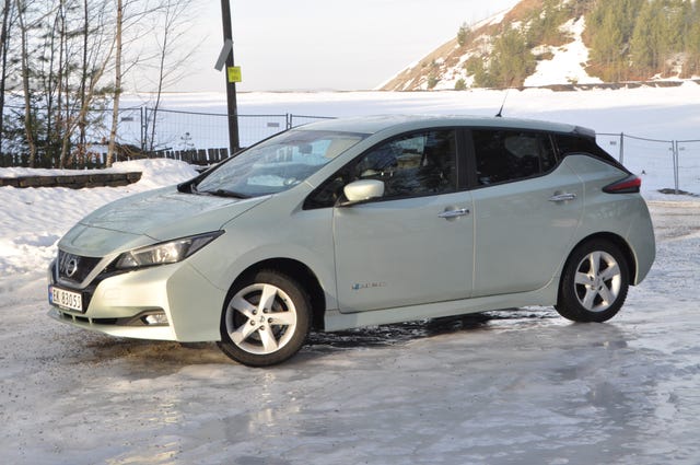 SJNFAAZE1U0002592 2018 NISSAN LEAF-2