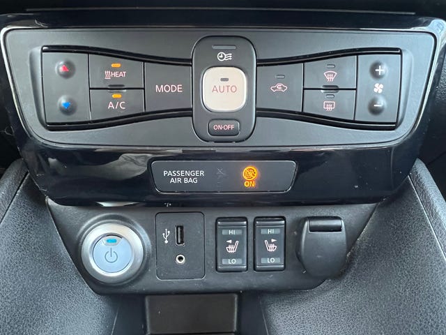 2018 NISSAN LEAF - 33