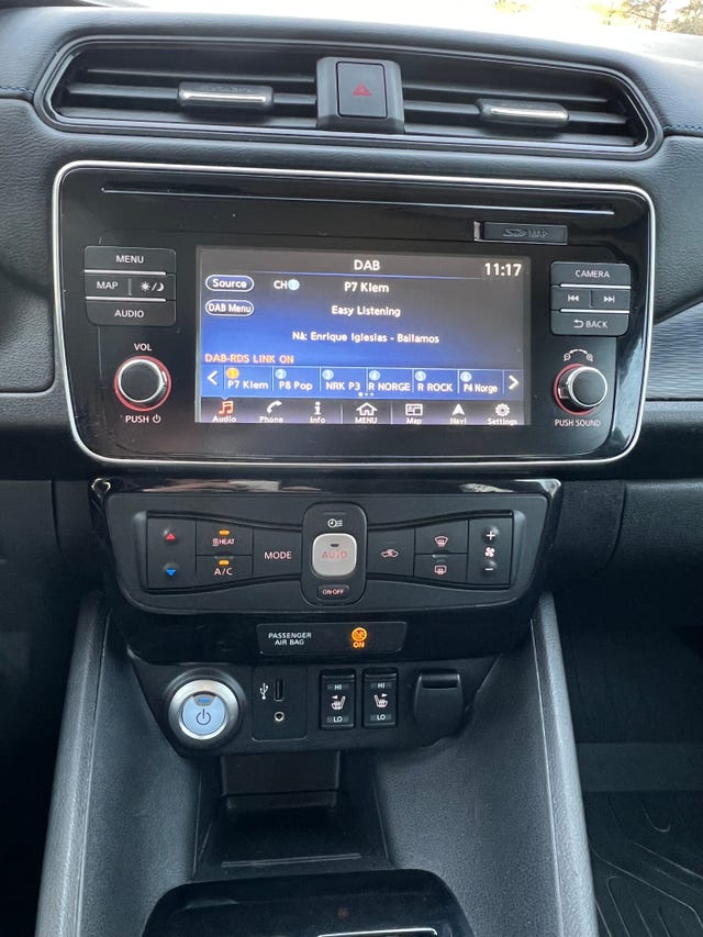2018 NISSAN LEAF - 32