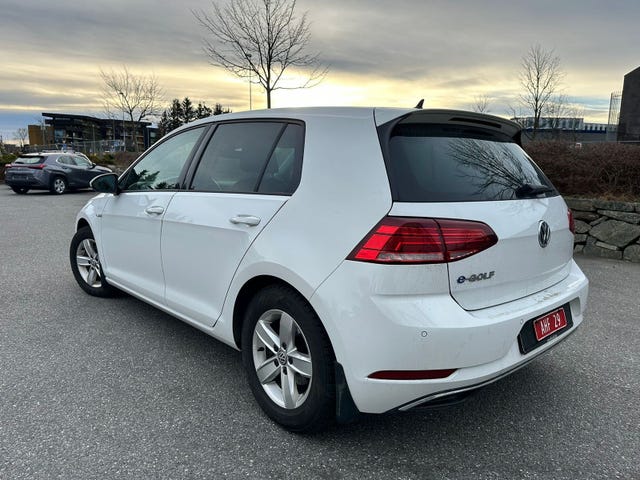 WVWZZZAUZJW909637 2018 VOLKSWAGEN GOLF-2