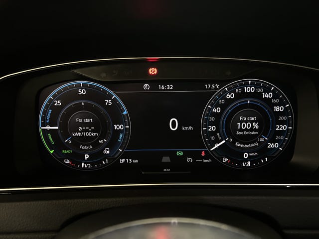 2019 VOLKSWAGEN GOLF - 19