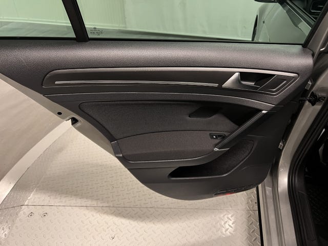 2019 VOLKSWAGEN GOLF - 39