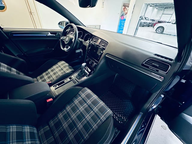 2019 VOLKSWAGEN GOLF - 23