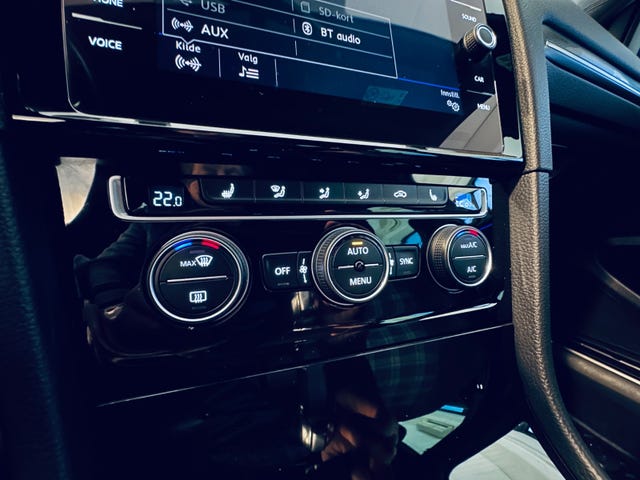 2019 VOLKSWAGEN GOLF - 19