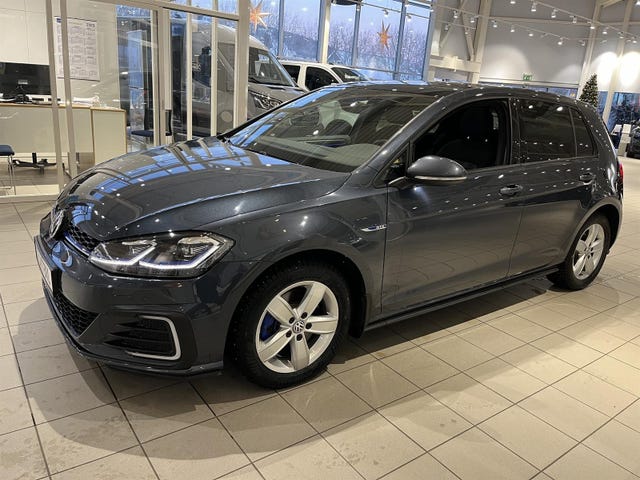 WVWZZZAUZJW803366 2018 VOLKSWAGEN GOLF-1