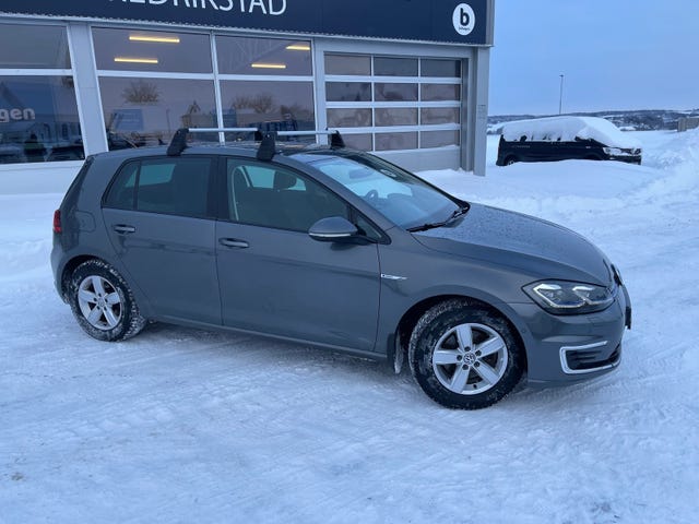 WVWZZZAUZJW902785 2018 VOLKSWAGEN GOLF-1