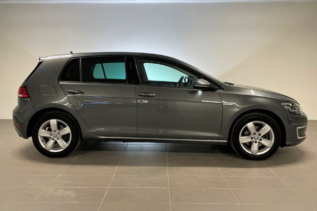WVWZZZAUZJW905476 2018 VOLKSWAGEN GOLF-1