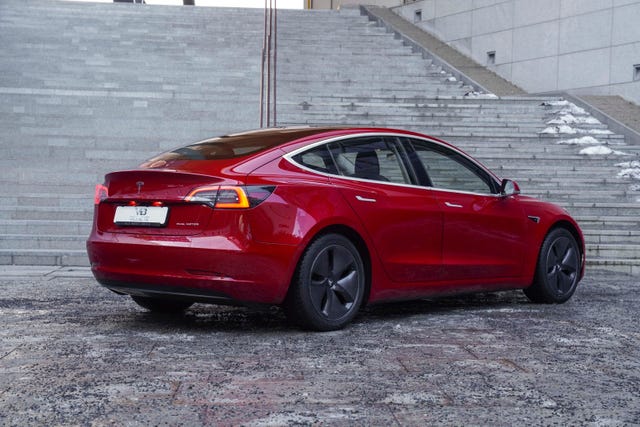 5YJ3E7EBXKF233440 2019 TESLA MODEL 3-4